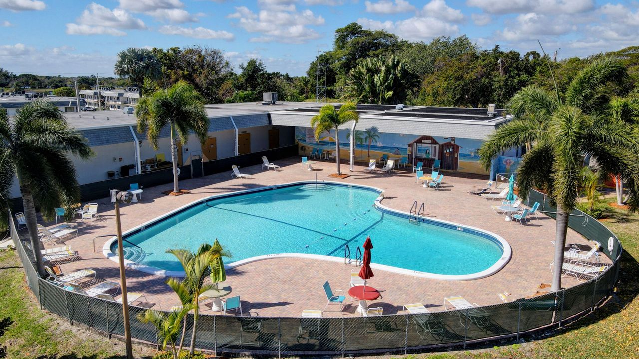 For Sale: $87,700 (1 beds, 1 baths, 612 Square Feet)