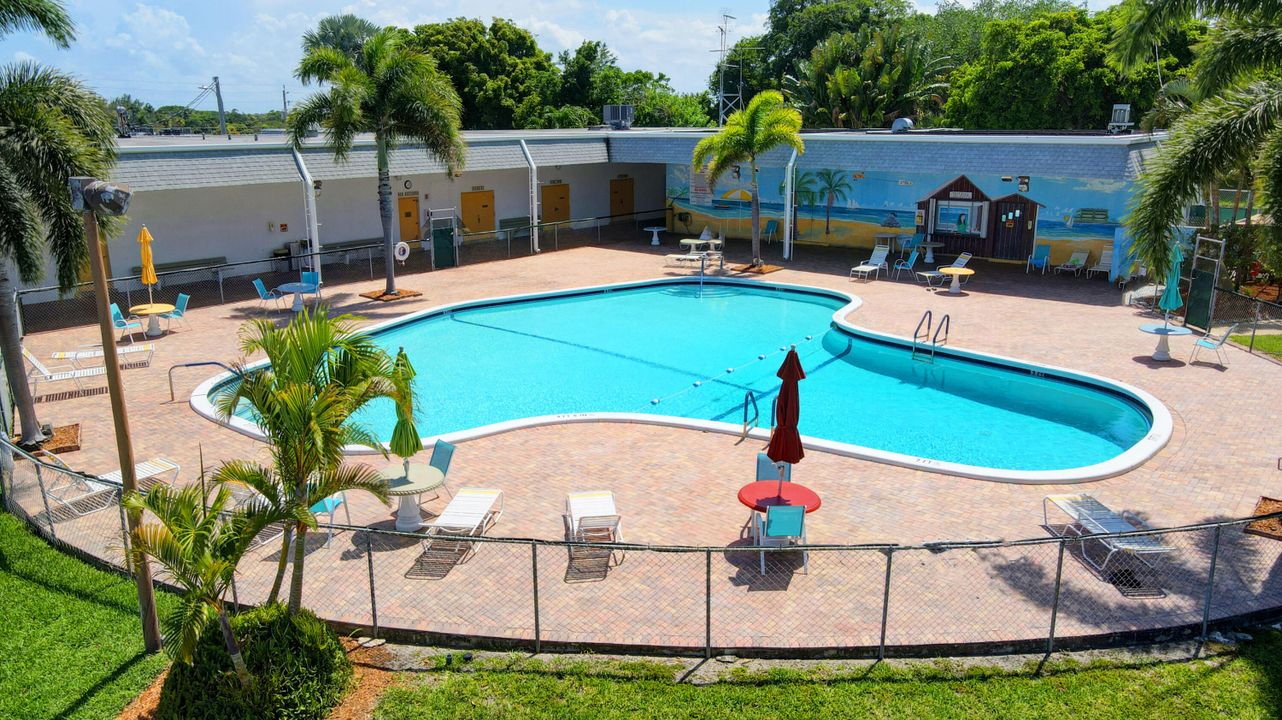 For Sale: $87,700 (1 beds, 1 baths, 612 Square Feet)