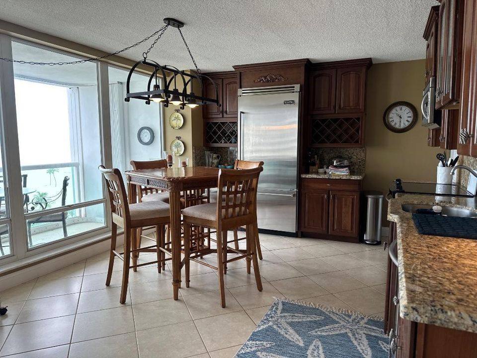 Active With Contract: $4,400 (2 beds, 2 baths, 1500 Square Feet)