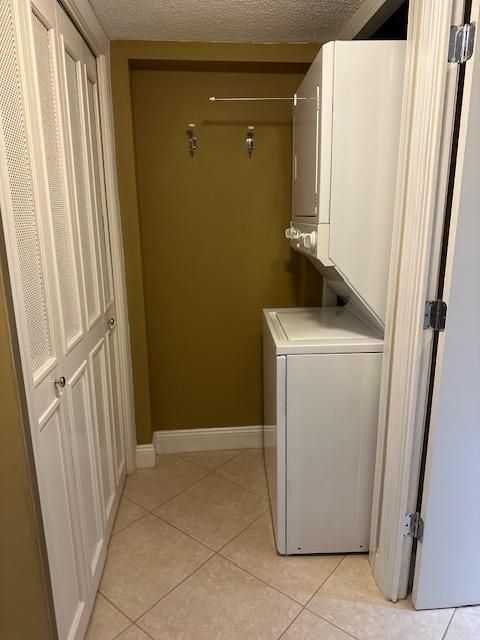 Active With Contract: $4,400 (2 beds, 2 baths, 1500 Square Feet)