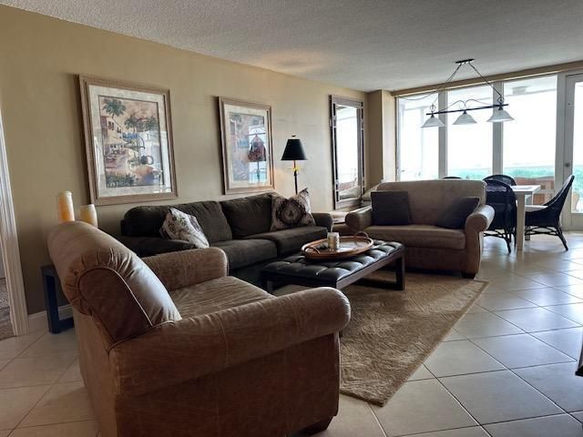 Active With Contract: $4,400 (2 beds, 2 baths, 1500 Square Feet)
