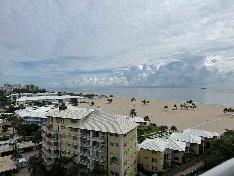 Active With Contract: $4,400 (2 beds, 2 baths, 1500 Square Feet)