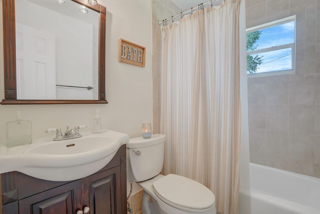 Activo con contrato: $379,000 (2 camas, 1 baños, 894 Pies cuadrados)