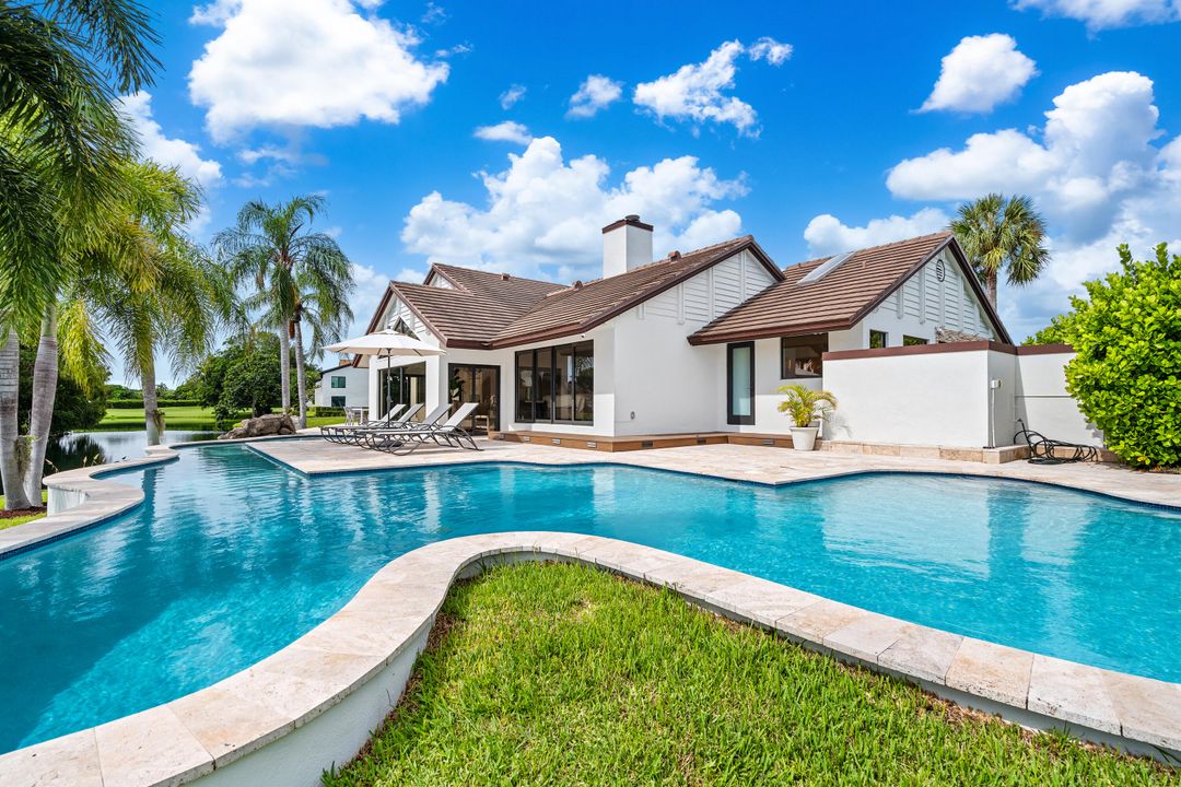 合同活跃: $3,700,000 (4 贝兹, 3 浴室, 3563 平方英尺)