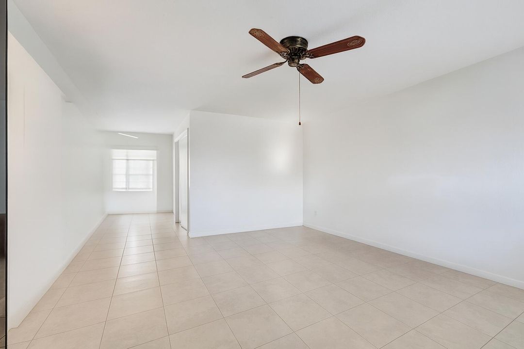 For Sale: $169,000 (2 beds, 2 baths, 933 Square Feet)