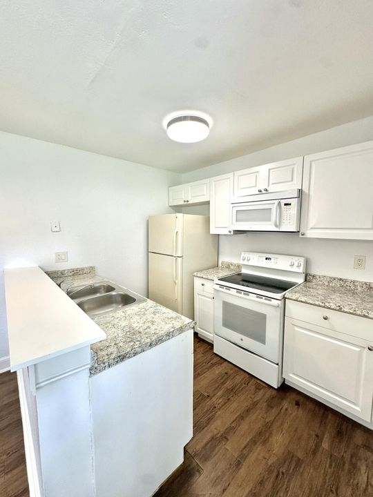 For Rent: $1,765 (2 beds, 1 baths, 800 Square Feet)