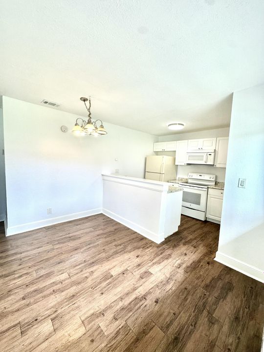 For Rent: $1,765 (2 beds, 1 baths, 800 Square Feet)