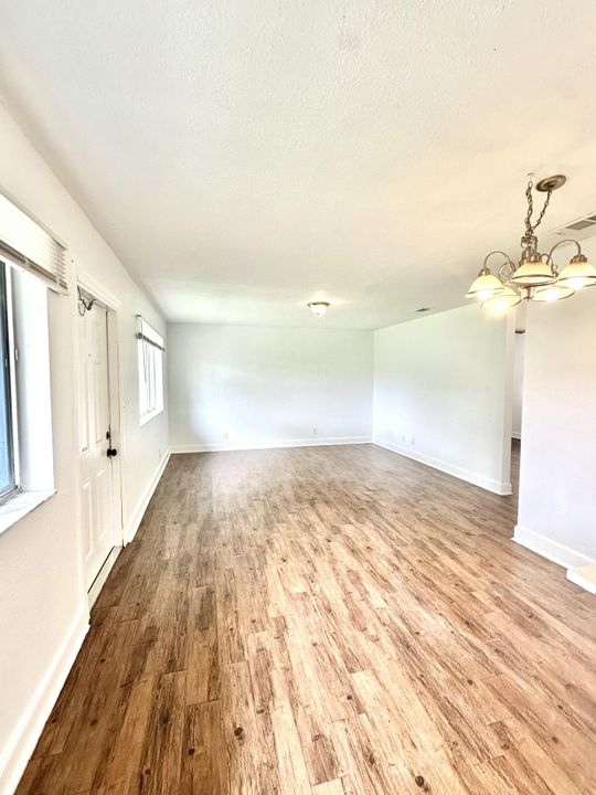 For Rent: $1,765 (2 beds, 1 baths, 800 Square Feet)