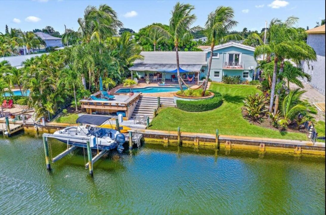 Recently Rented: $8,000 (3 beds, 2 baths, 1952 Square Feet)