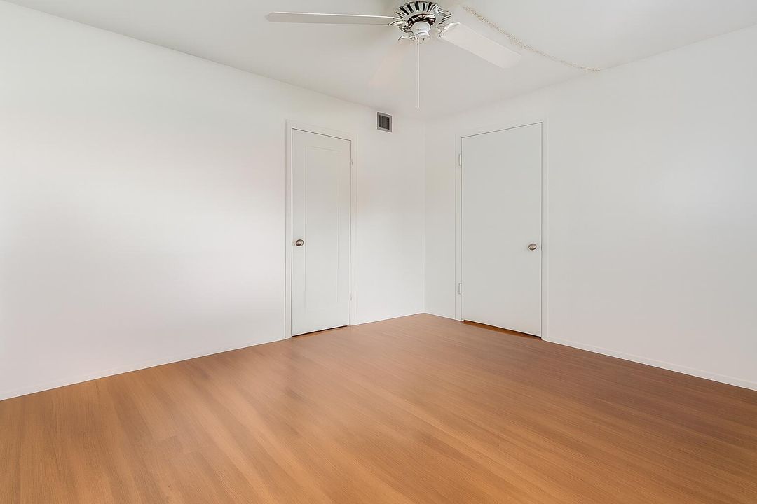 For Sale: $169,000 (2 beds, 2 baths, 933 Square Feet)