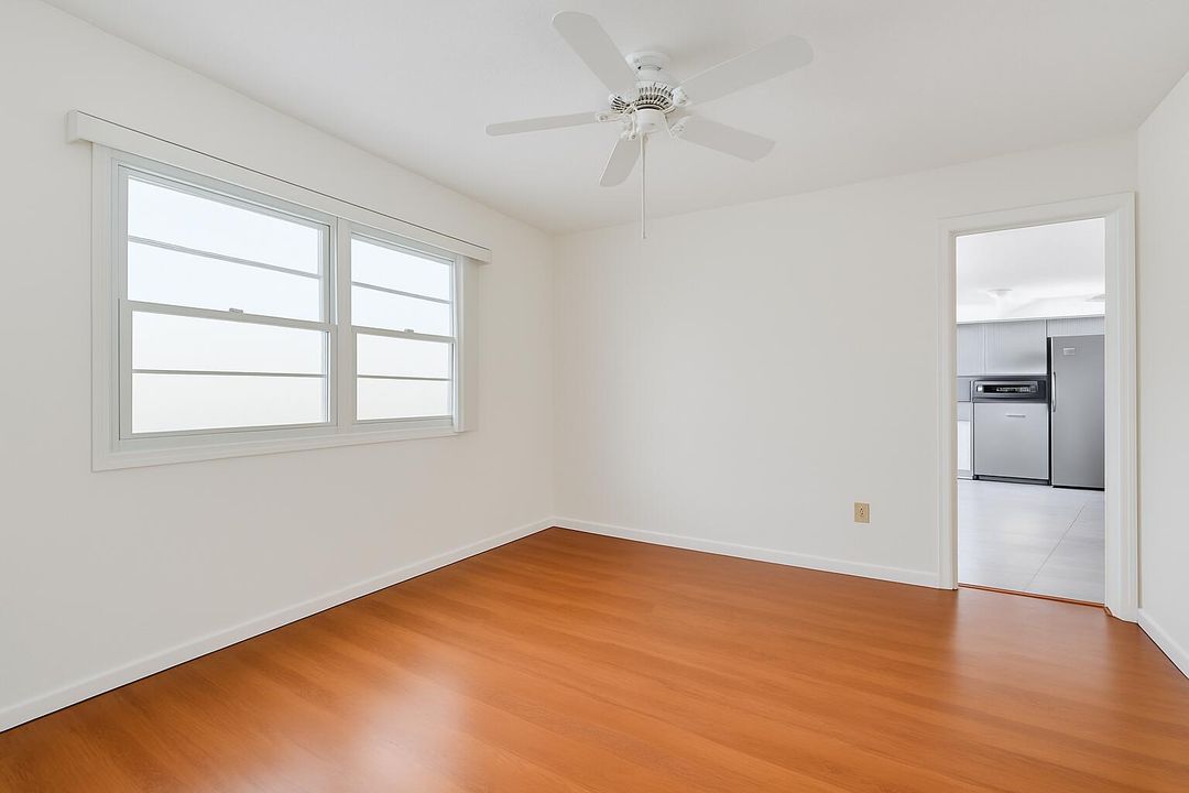For Sale: $169,000 (2 beds, 2 baths, 933 Square Feet)
