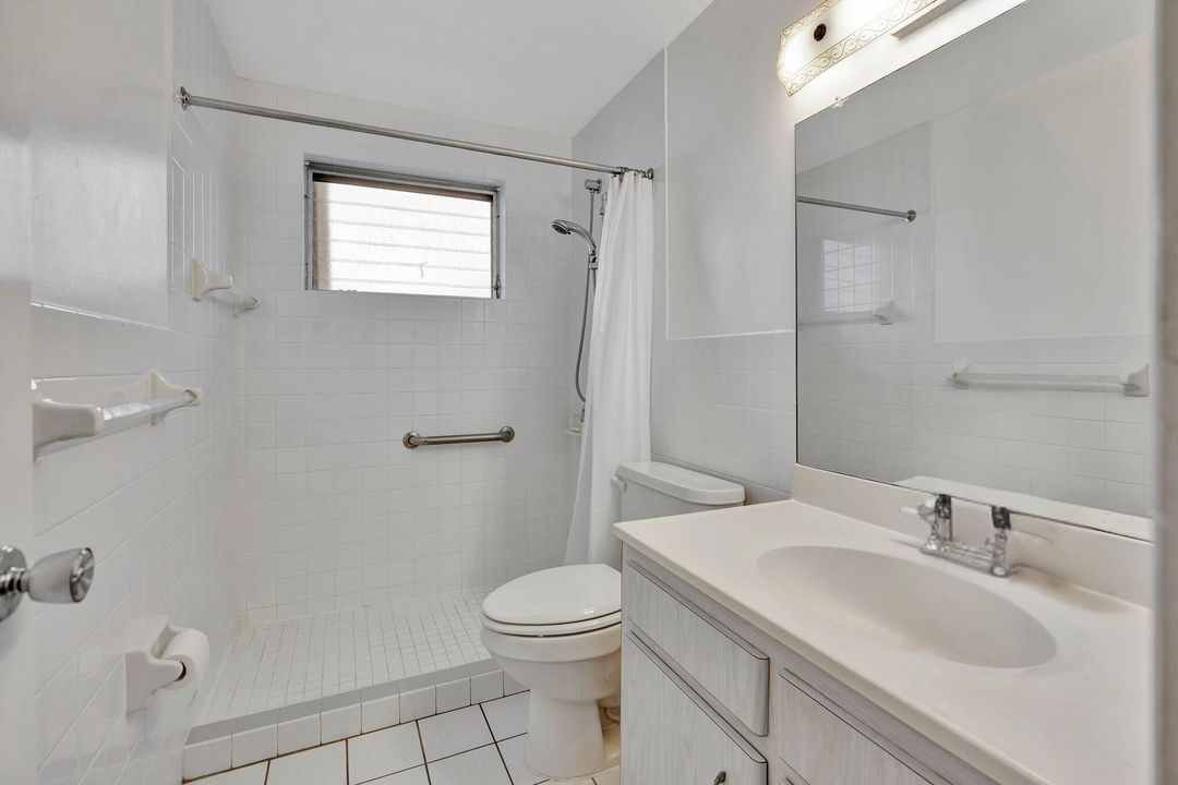 For Sale: $169,000 (2 beds, 2 baths, 933 Square Feet)