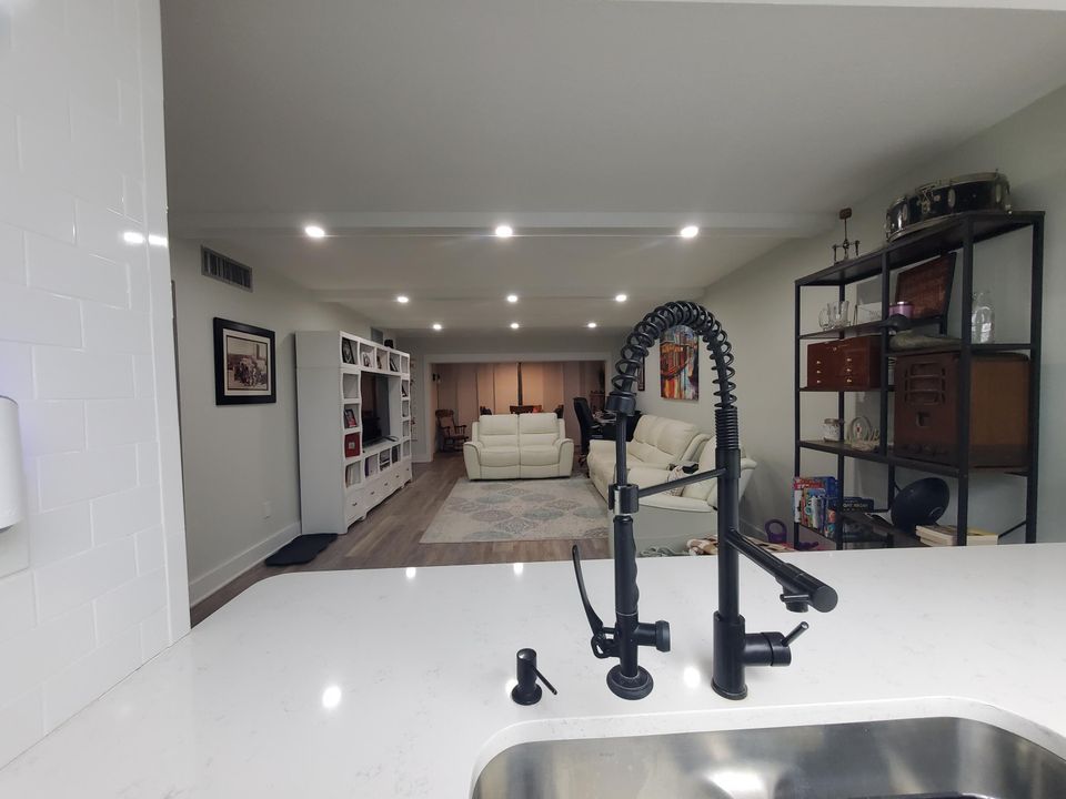 待售: $304,999 (2 贝兹, 2 浴室, 1072 平方英尺)