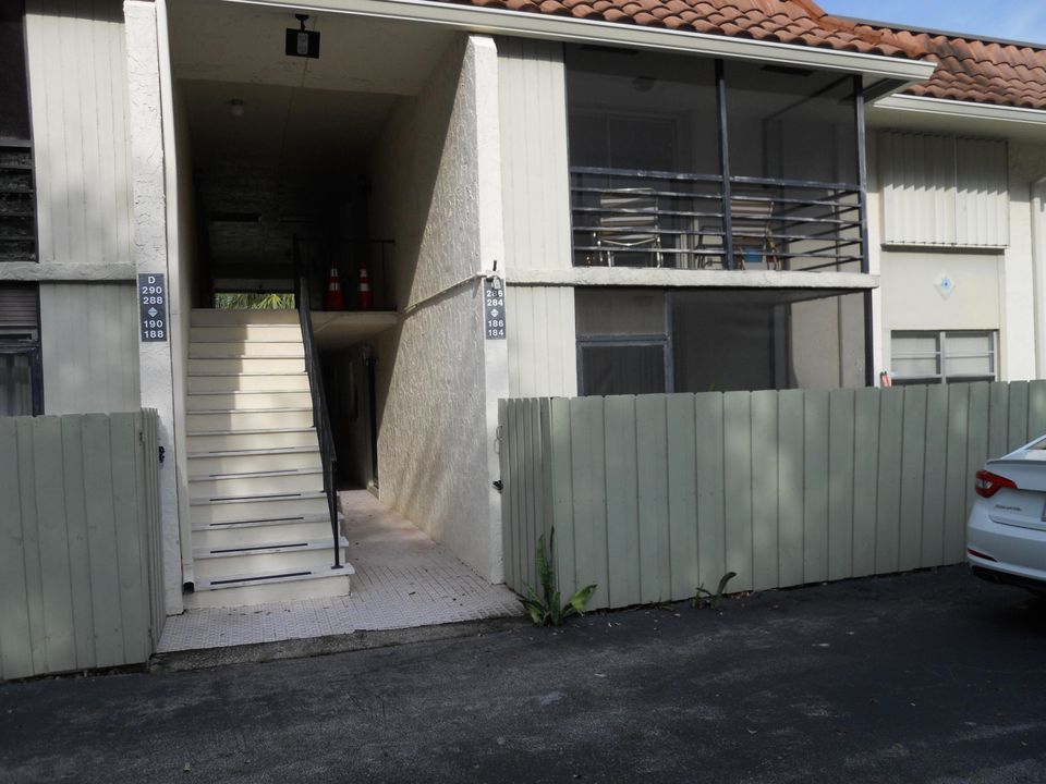 Activo con contrato: $235,000 (2 camas, 2 baños, 978 Pies cuadrados)