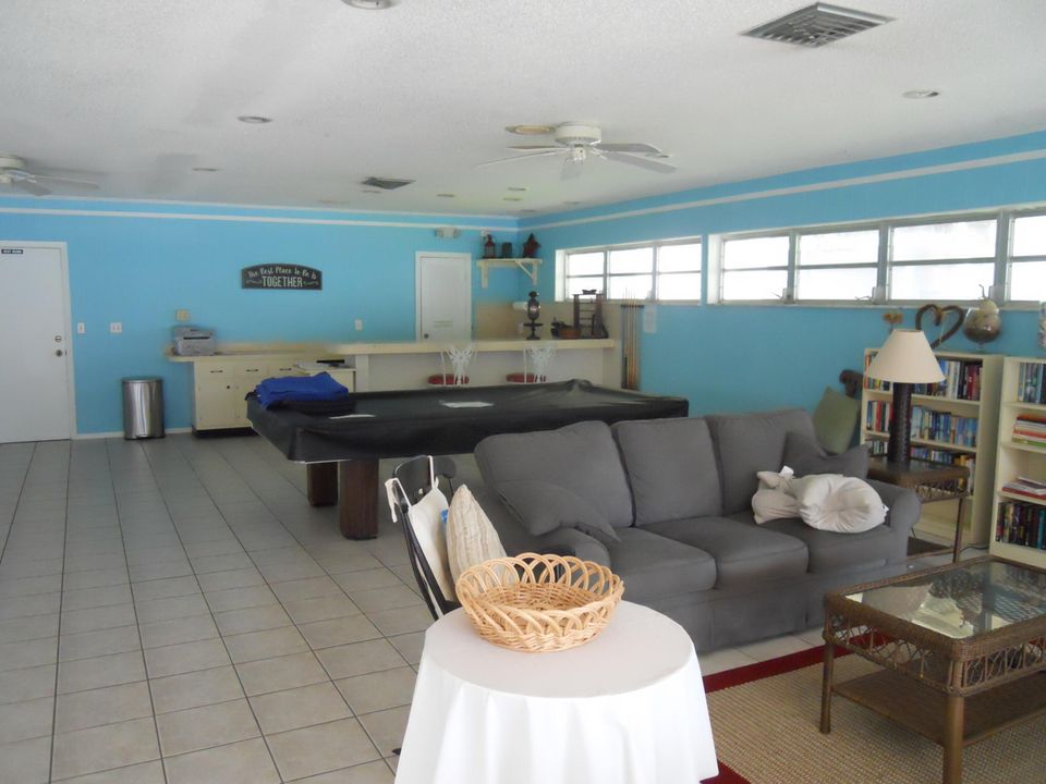 Activo con contrato: $235,000 (2 camas, 2 baños, 978 Pies cuadrados)