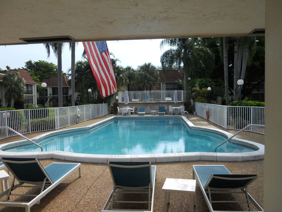 Activo con contrato: $235,000 (2 camas, 2 baños, 978 Pies cuadrados)