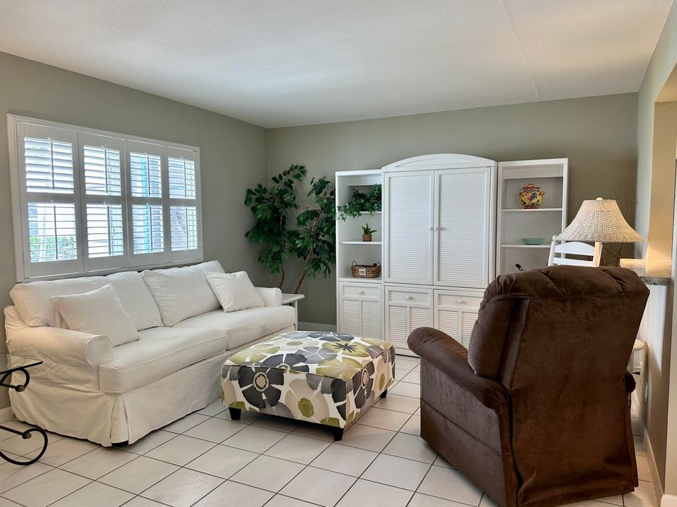 待售: $89,000 (1 贝兹, 1 浴室, 720 平方英尺)