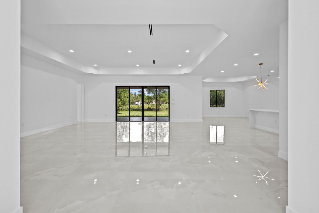 For Sale: $1,050,000 (4 beds, 3 baths, 3160 Square Feet)