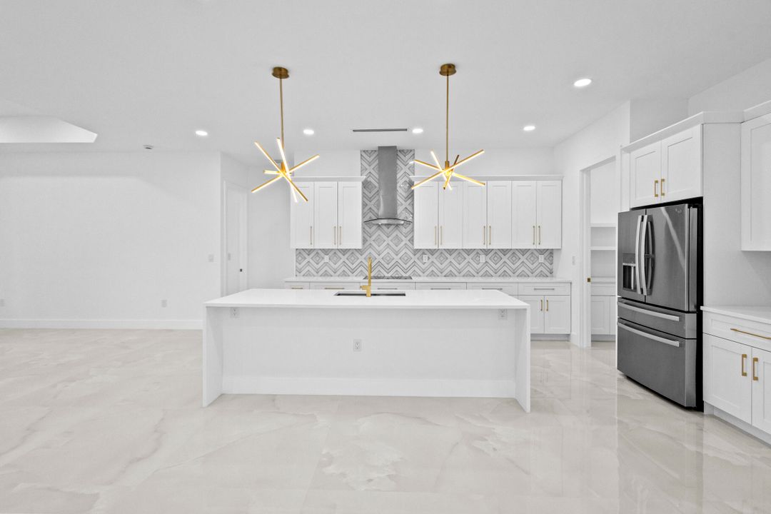 For Sale: $1,050,000 (4 beds, 3 baths, 3160 Square Feet)