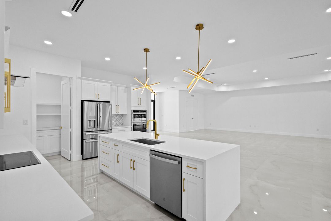 For Sale: $1,050,000 (4 beds, 3 baths, 3160 Square Feet)