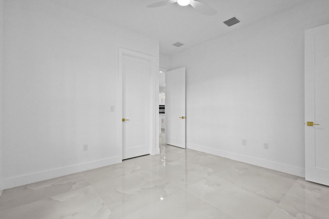 For Sale: $1,050,000 (4 beds, 3 baths, 3160 Square Feet)