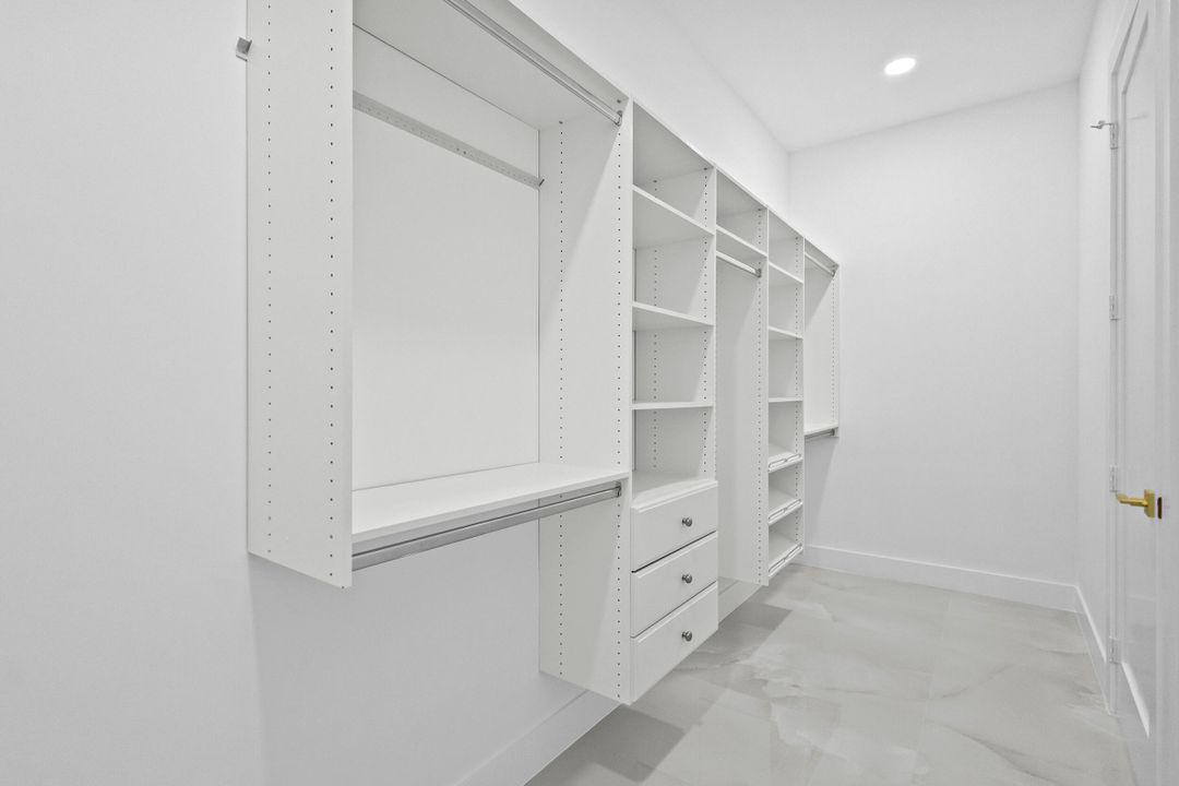 For Sale: $1,050,000 (4 beds, 3 baths, 3160 Square Feet)