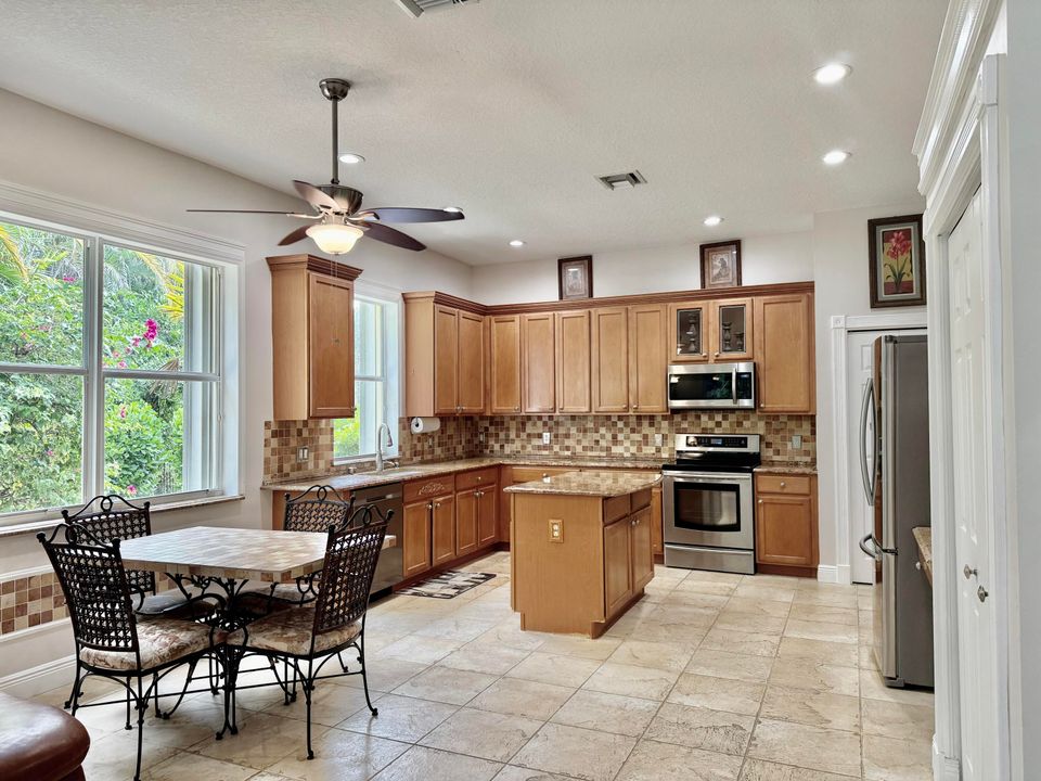 Active With Contract: $675,000 (3 beds, 2 baths, 2237 Square Feet)