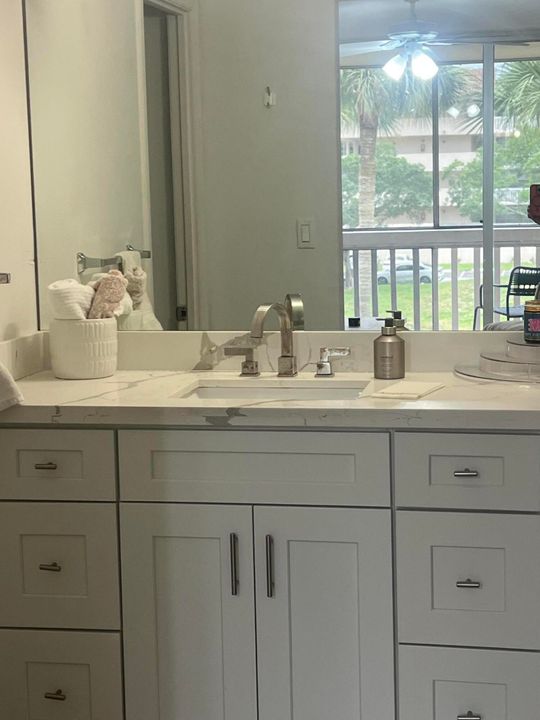 Active With Contract: $148,000 (2 beds, 2 baths, 972 Square Feet)