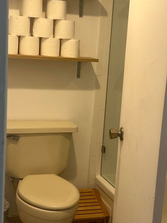 Active With Contract: $148,000 (2 beds, 2 baths, 972 Square Feet)