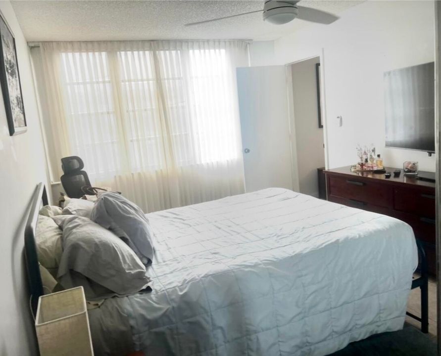 Active With Contract: $148,000 (2 beds, 2 baths, 972 Square Feet)