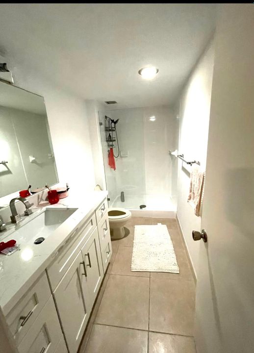 Active With Contract: $148,000 (2 beds, 2 baths, 972 Square Feet)