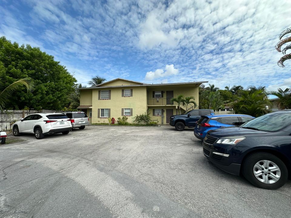 Activo con contrato: $1,600 (1 camas, 1 baños, 750 Pies cuadrados)