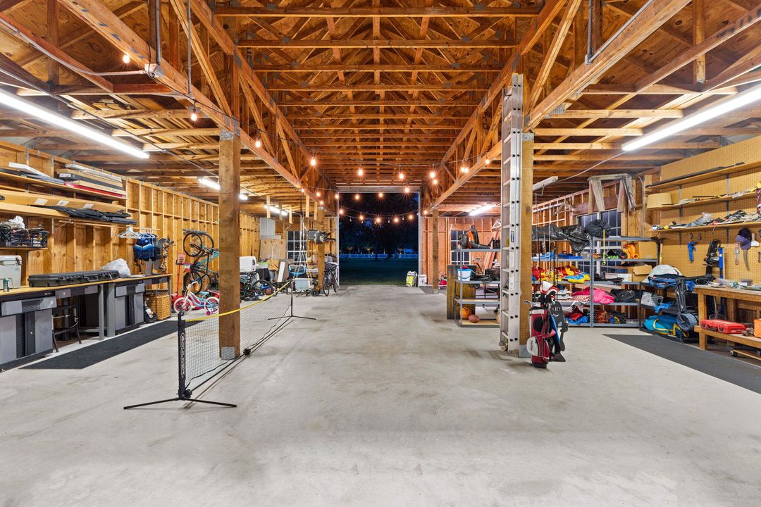 Activo con contrato: $1,465,000 (4 camas, 3 baños, 3325 Pies cuadrados)