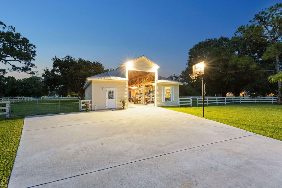 Activo con contrato: $1,465,000 (4 camas, 3 baños, 3325 Pies cuadrados)