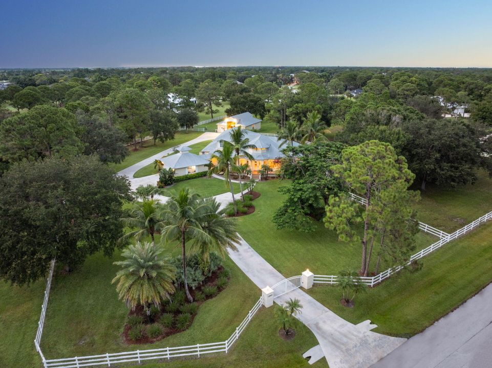 Activo con contrato: $1,465,000 (4 camas, 3 baños, 3325 Pies cuadrados)