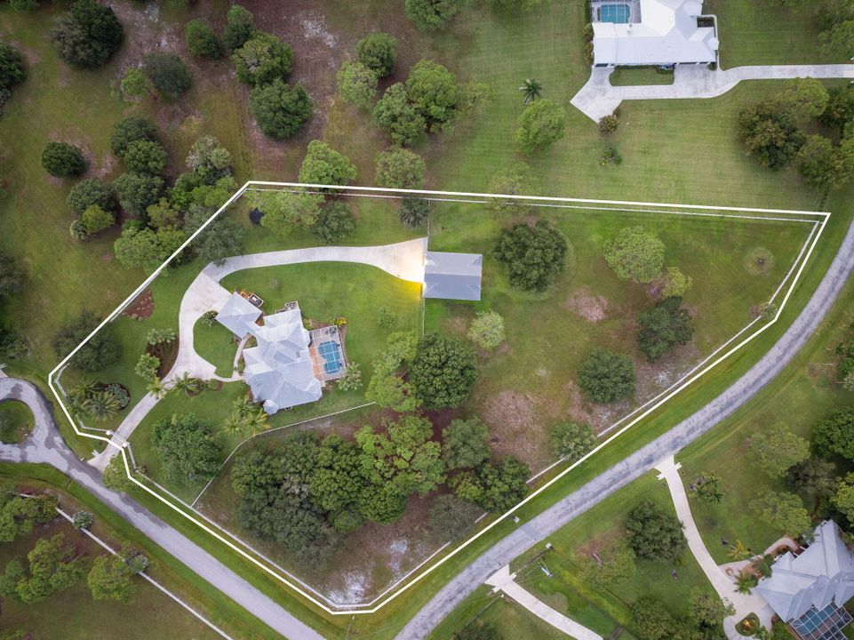 Activo con contrato: $1,465,000 (4 camas, 3 baños, 3325 Pies cuadrados)