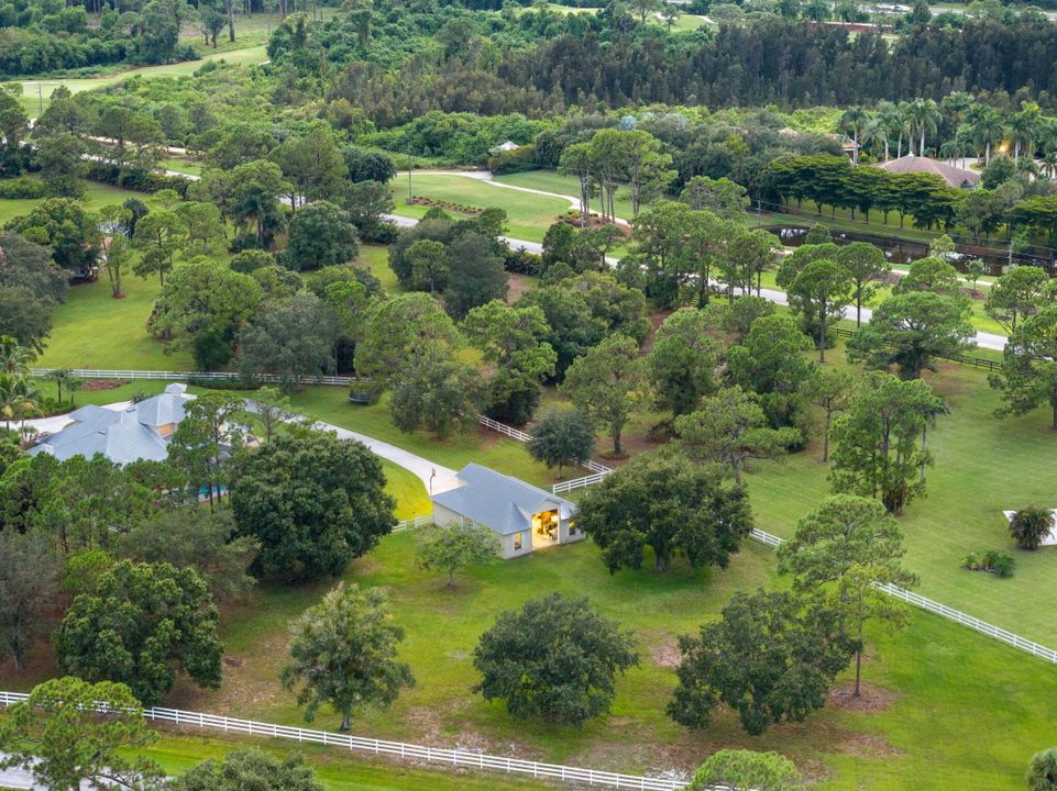 Activo con contrato: $1,465,000 (4 camas, 3 baños, 3325 Pies cuadrados)