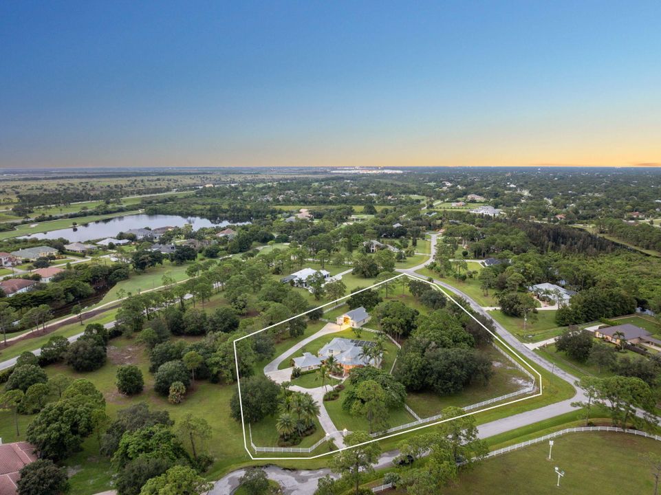 Activo con contrato: $1,465,000 (4 camas, 3 baños, 3325 Pies cuadrados)