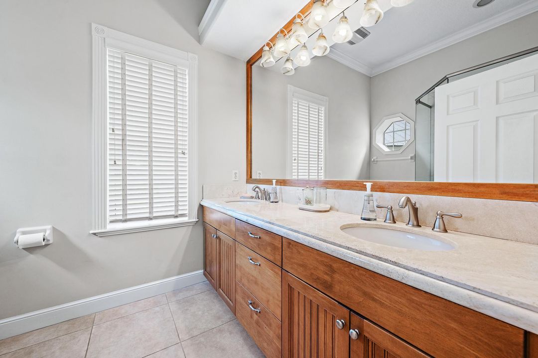 Activo con contrato: $1,465,000 (4 camas, 3 baños, 3325 Pies cuadrados)