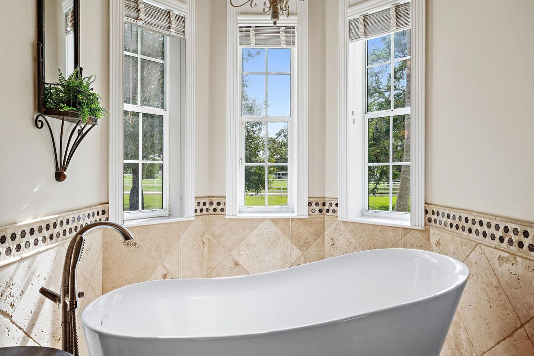 Activo con contrato: $1,465,000 (4 camas, 3 baños, 3325 Pies cuadrados)