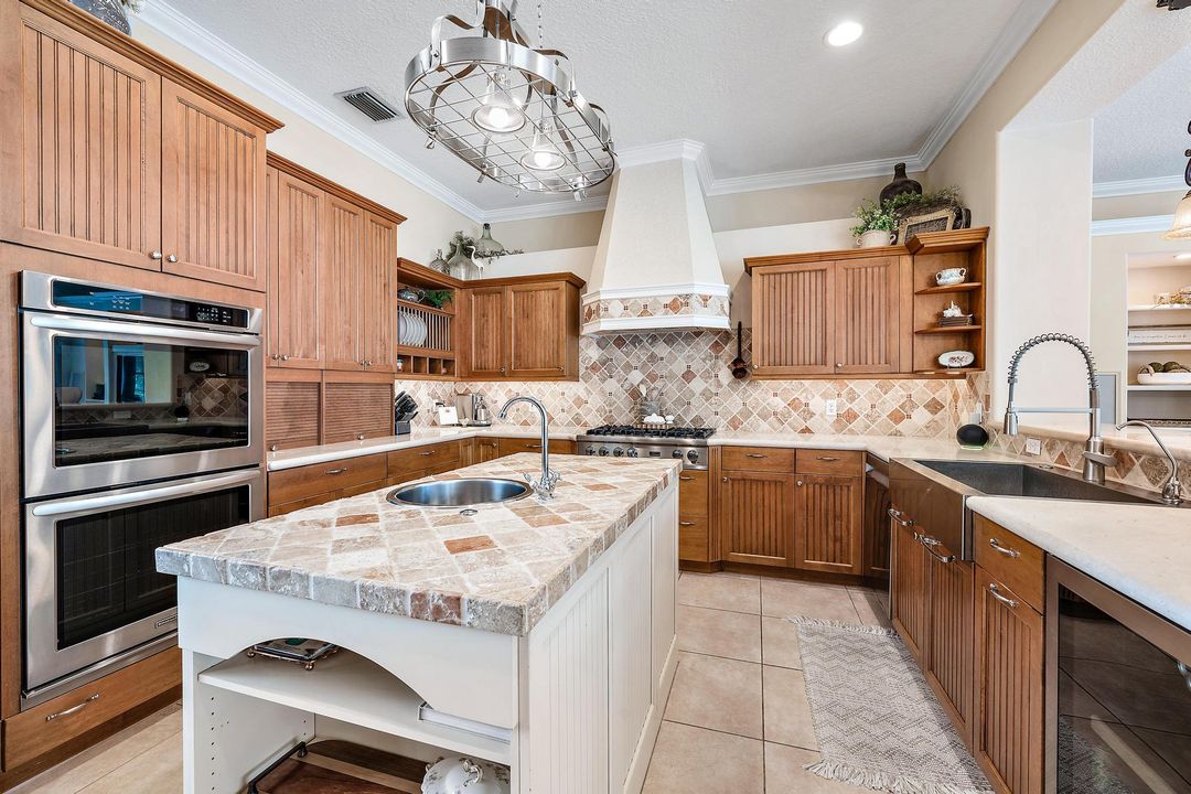 Activo con contrato: $1,465,000 (4 camas, 3 baños, 3325 Pies cuadrados)