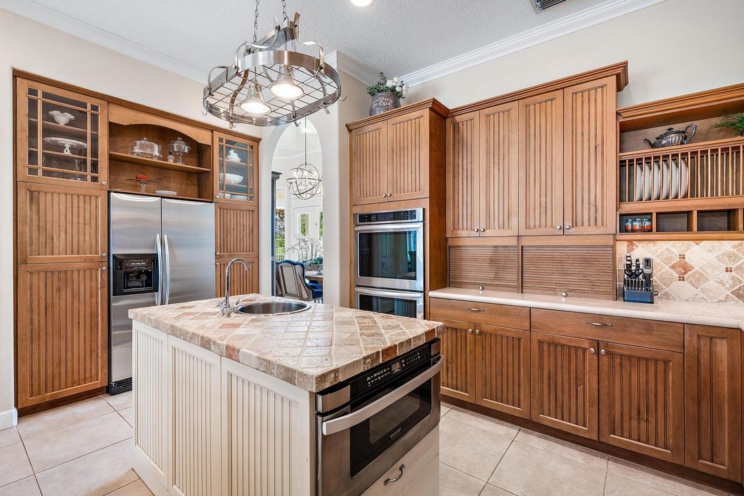 Activo con contrato: $1,465,000 (4 camas, 3 baños, 3325 Pies cuadrados)