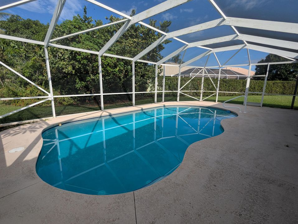 Activo con contrato: $2,750 (3 camas, 2 baños, 1814 Pies cuadrados)