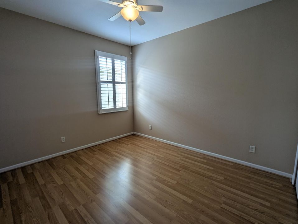 Activo con contrato: $2,750 (3 camas, 2 baños, 1814 Pies cuadrados)