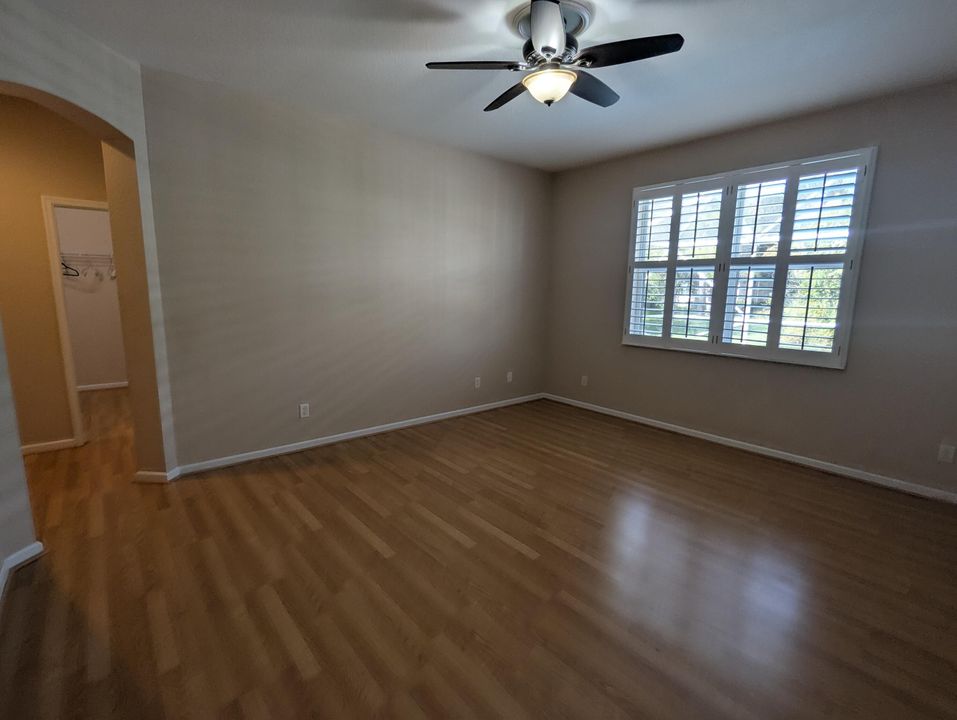 Activo con contrato: $2,750 (3 camas, 2 baños, 1814 Pies cuadrados)