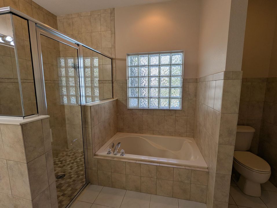 Activo con contrato: $2,750 (3 camas, 2 baños, 1814 Pies cuadrados)