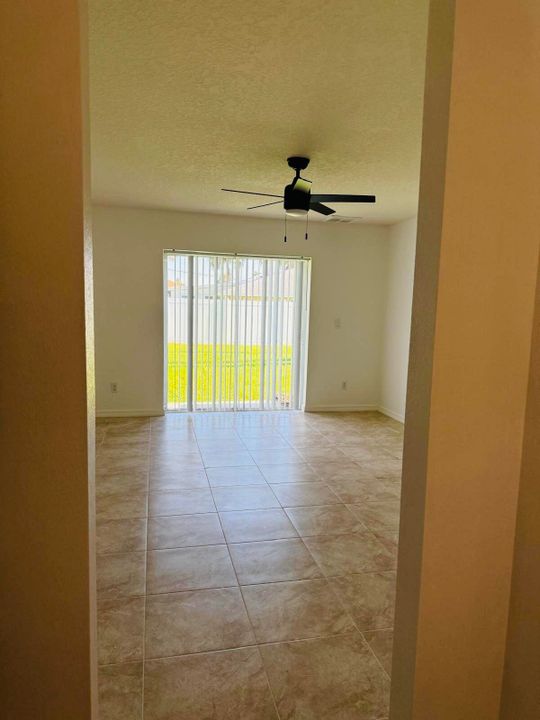 В аренду: $2,300 (5 спален, 2 ванн, 1763 Квадратных фут)