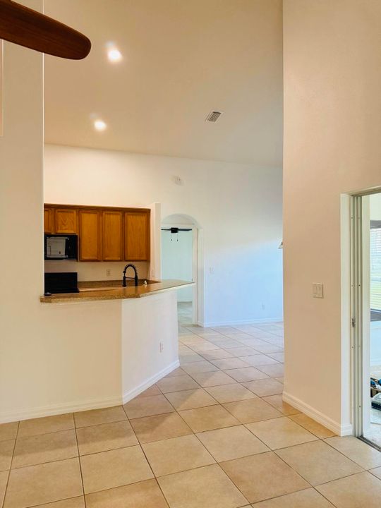 В аренду: $2,300 (5 спален, 2 ванн, 1763 Квадратных фут)