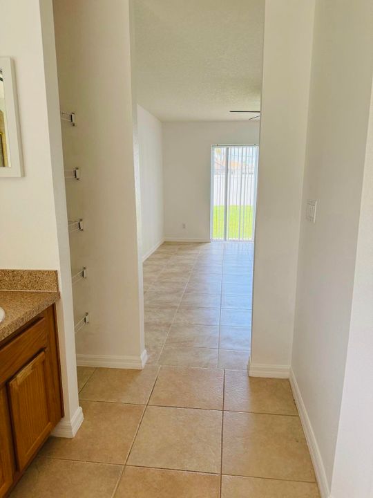 В аренду: $2,300 (5 спален, 2 ванн, 1763 Квадратных фут)