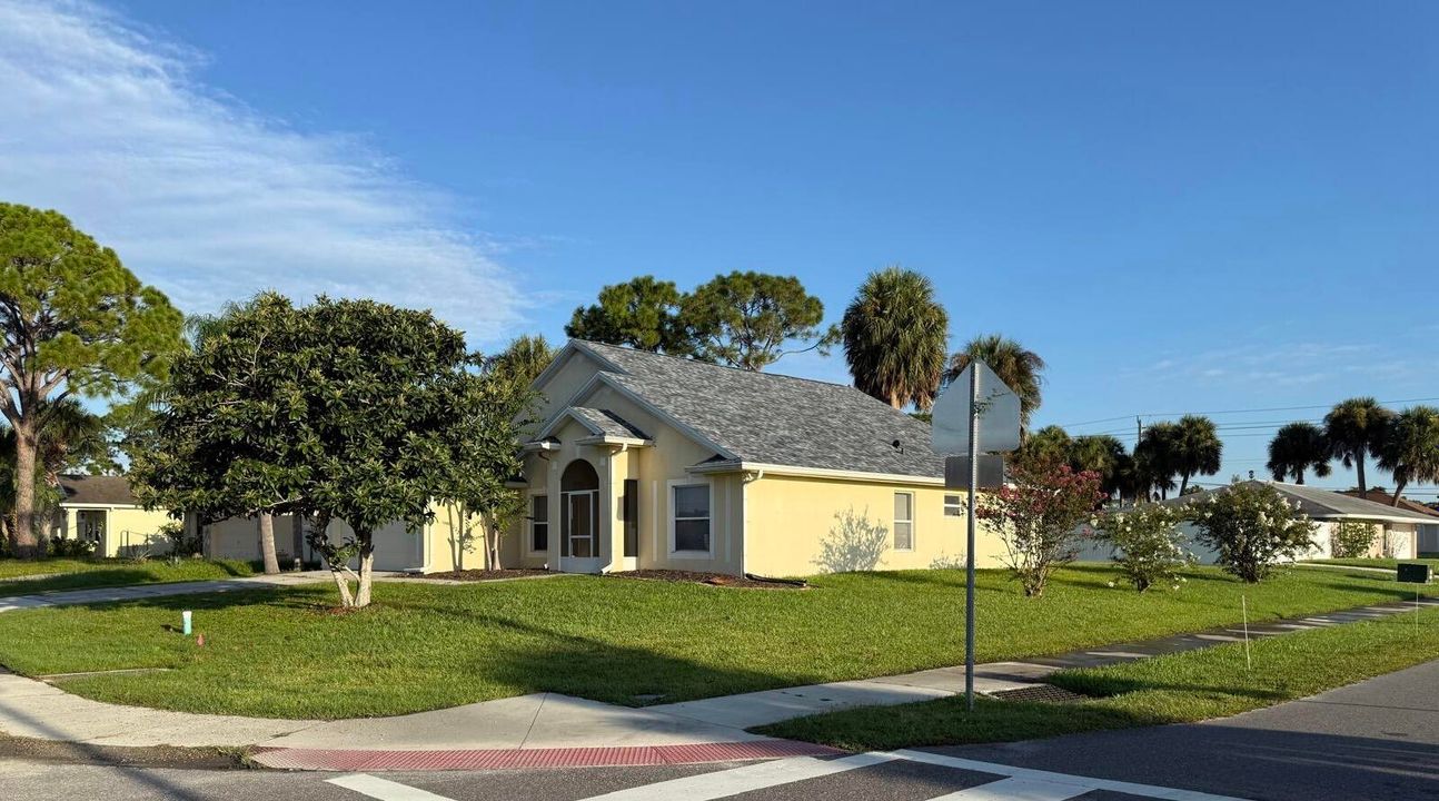 В аренду: $2,300 (5 спален, 2 ванн, 1763 Квадратных фут)